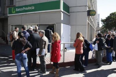 Estatales cobrar�n sueldo y aguinaldo desde el 1� de julio