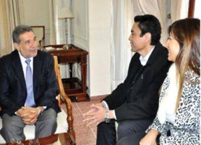 Beder Herrera recibi� a Hugo Vera y Claudia Ortiz
