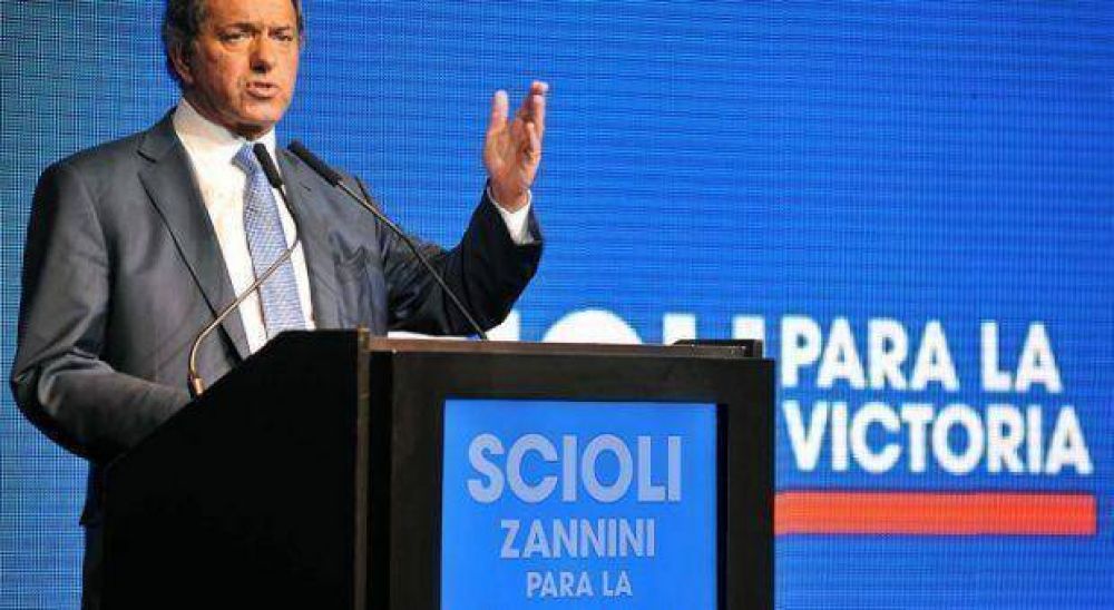 Scioli abroch el apoyo a su candidatura de 1500 empresarios en cena gasolera