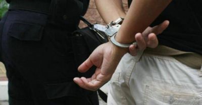 La detuvieron por estafar supuestamente a 450 familias