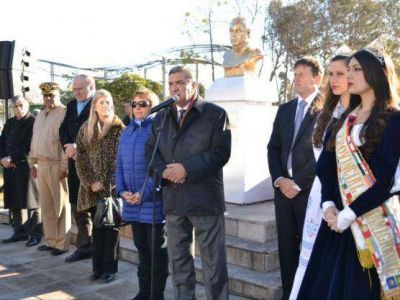 Berisso celebr� su 144� aniversario: �Voy a trabajar para que el Frente para la Victoria gane�, dijo Slezack