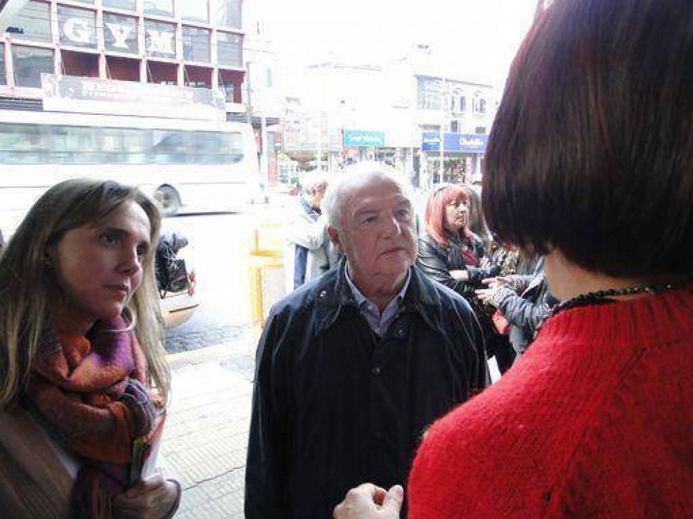 Fernando Niembro recorri� Avellaneda junto a Gladys Gonz�lez