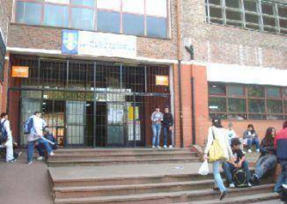 Piquete en el Consejo Escolar por reclamo de calefacci�n en escuelas
