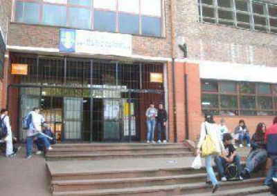 Piquete en el Consejo Escolar por reclamo de calefacci�n en escuelas