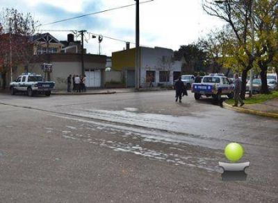 UN JOVEN QUE ARREBATO LA CARTERA DE UNA MUJER FUE PERSEGUIDO POR VECINOS