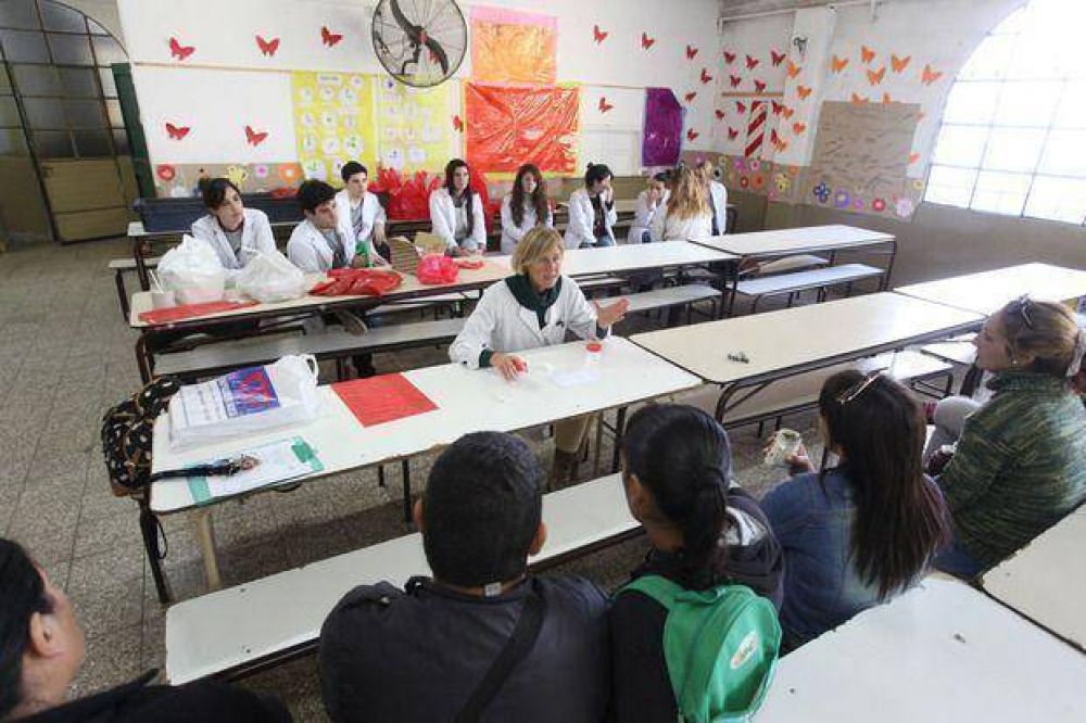Medicina lleva el �consultorio� a las escuelas de la periferia