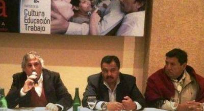 Ibarra quiere llegar al Congreso y promete obras: 