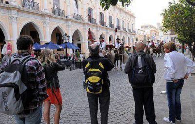 Chau a las avivadas de comerciantes con turistas: el Gobierno controlar� los precios