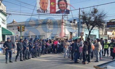 Manteros cortaron Av. San Mart�n y no descartan volver a hacerlo