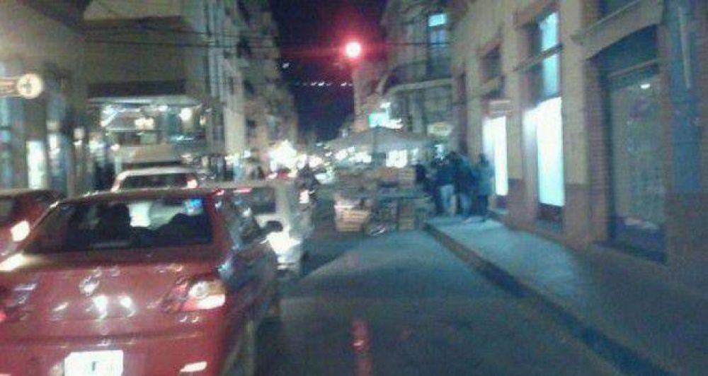 Removieron a los carros fruteros de una esquina del microcentro