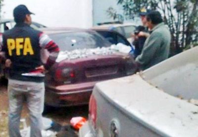 Rosario: hallan una bolsa con droga en un auto que estaba en la Jefatura