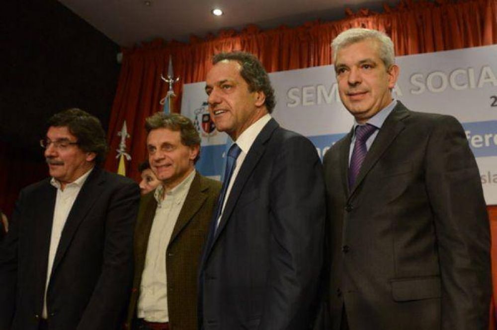 Juli�n Dom�nguez junto a Daniel Scioli y Gustavo Pulti encabezaron la apertura de la Semana Social en Mar del Plata