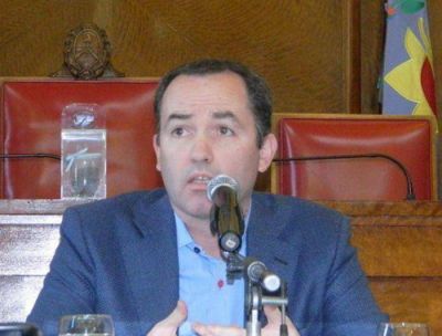Lucas Fiorini impulsa un espacio de juegos para los ni�os que concurren al CEMA -f