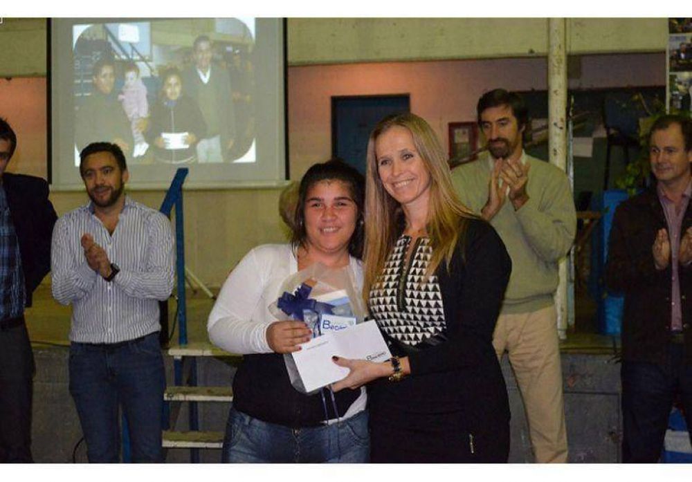 M�s de cuatro mil estudiantes concordienses recibieron su beca provincial