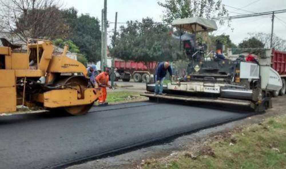 Llavallol Sur: el Municipio asfalta ocho cuadras de Rauch