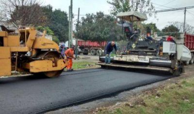 Llavallol Sur: el Municipio asfalta ocho cuadras de Rauch