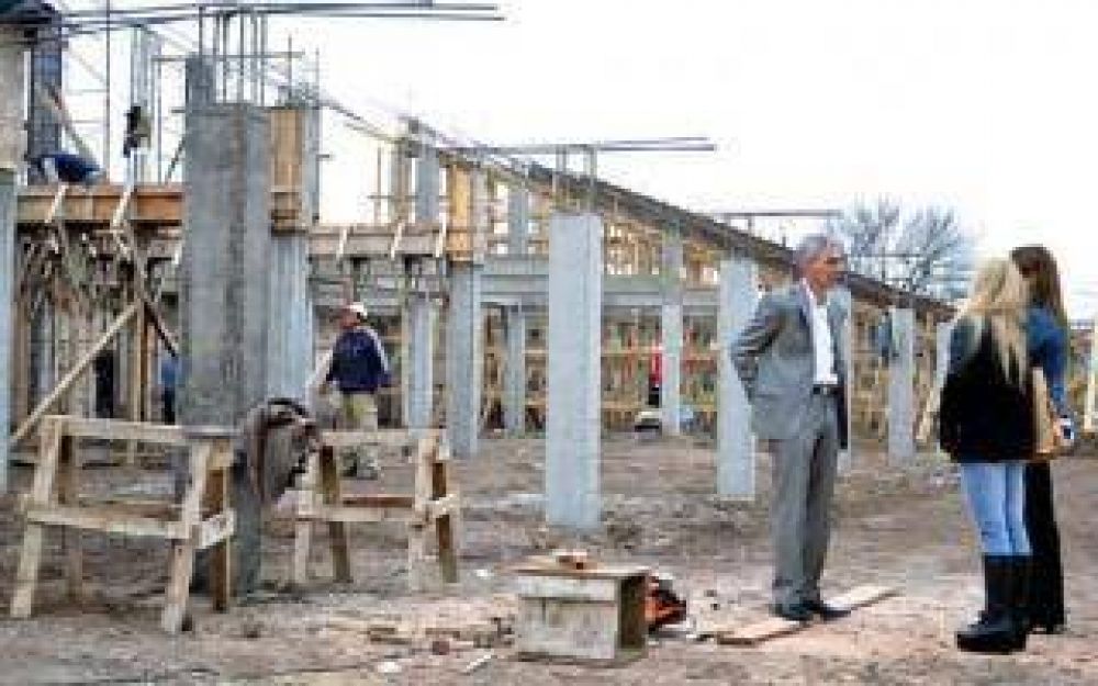Jun�n: Construyen nueva tribuna en el estadio del Club Sarmiento