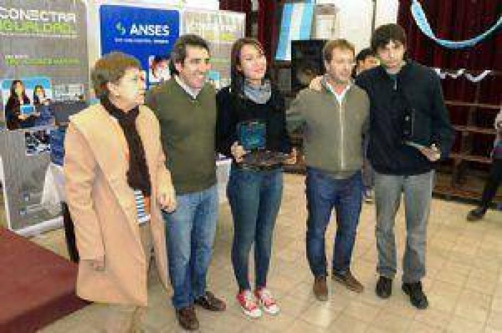 Entregaron 57 netbooks en el Instituto de Formaci�n Docente