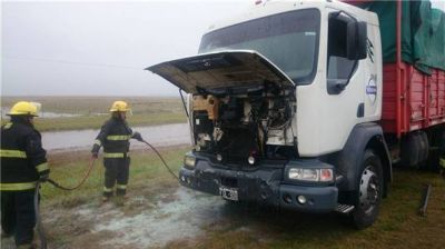 Se incendi� un cami�n en la ruta 226