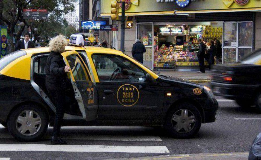 Uno de cada tres taxis tiene c�digo QR para verificar datos