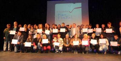 Plan Fines: egresaron los primeros alumnos del CEPES 