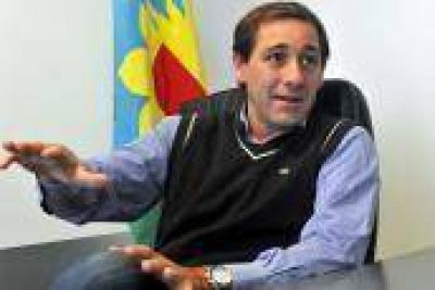 Garro presenta su lista local