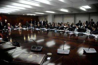Impugnan la remoci�n de un juez clave y preparan otra movilizaci�n