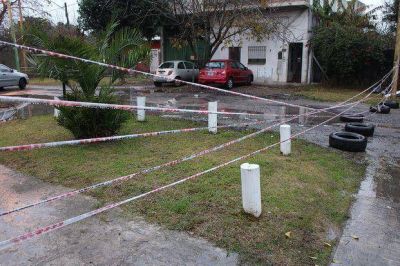 Por una p�rdida de agua, vecinos cierran una calle