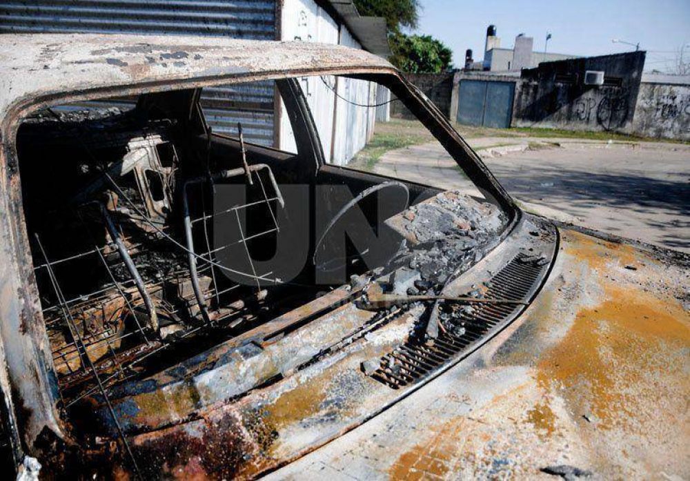 Incendiaron 26 autos en un dep�sito municipal de Santa Fe y desde marzo hasta ahora ya suman 82