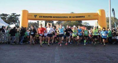 R�cord de participantes en la Marat�n de la Bandera
