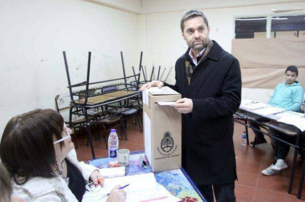 Balotaje en Tierra del Fuego: ya votaron los dos candidatos y se anticipa un final ajustado