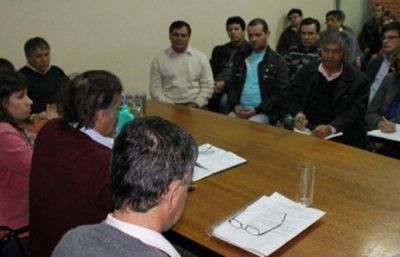 Educaci�n convoca a gremios para el martes 30