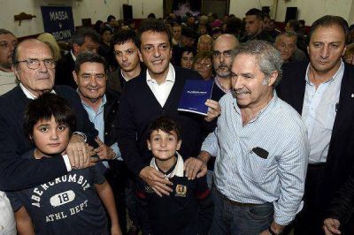 Sergio Massa visit� San Mart�n con Carlos 