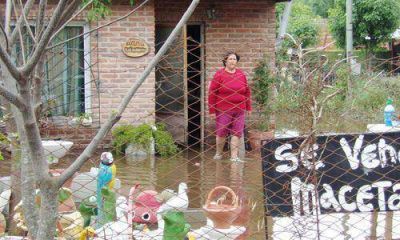 Llovieron 88 mil�metros y colapsaron las calles de Pilar