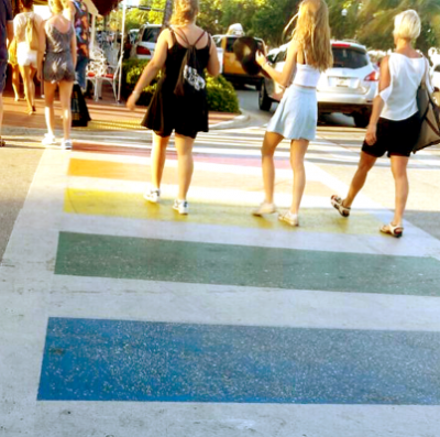 Diversidad Sexual: inauguran una senda peatonal multicolor
