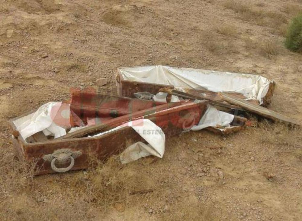 Macabro: Roban f�retros y los arrojan en la ruta