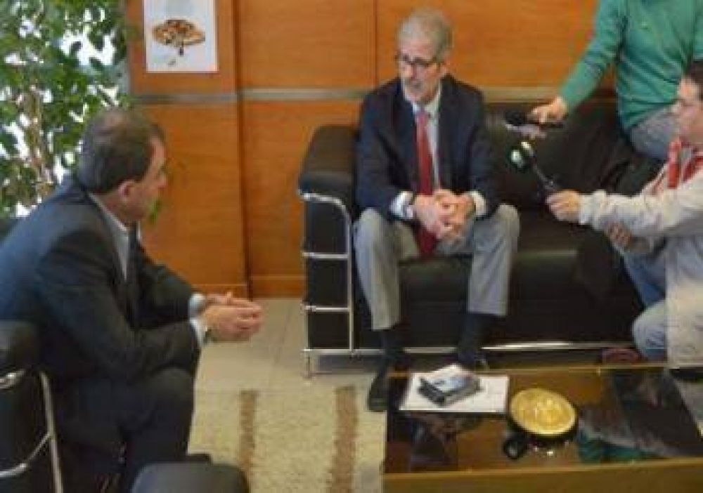 Barotto entreg� el Informe de Gesti�n del Poder Judicial en la Legislatura