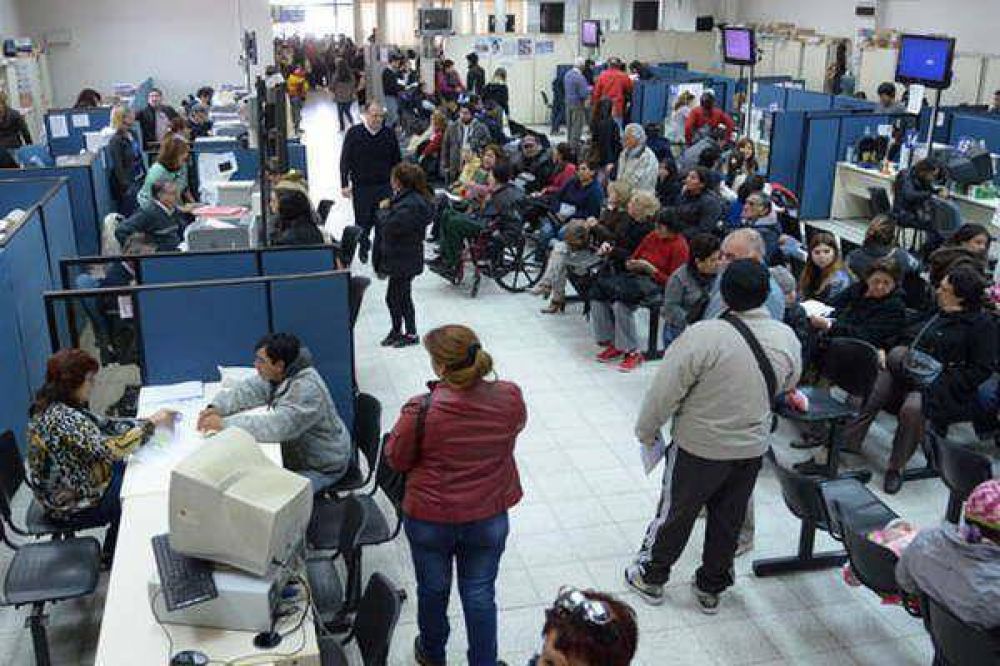 Se inicia la semana de pagos y tr�mites para los santiague�os