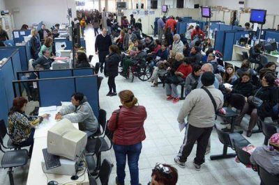 Se inicia la semana de pagos y tr�mites para los santiague�os