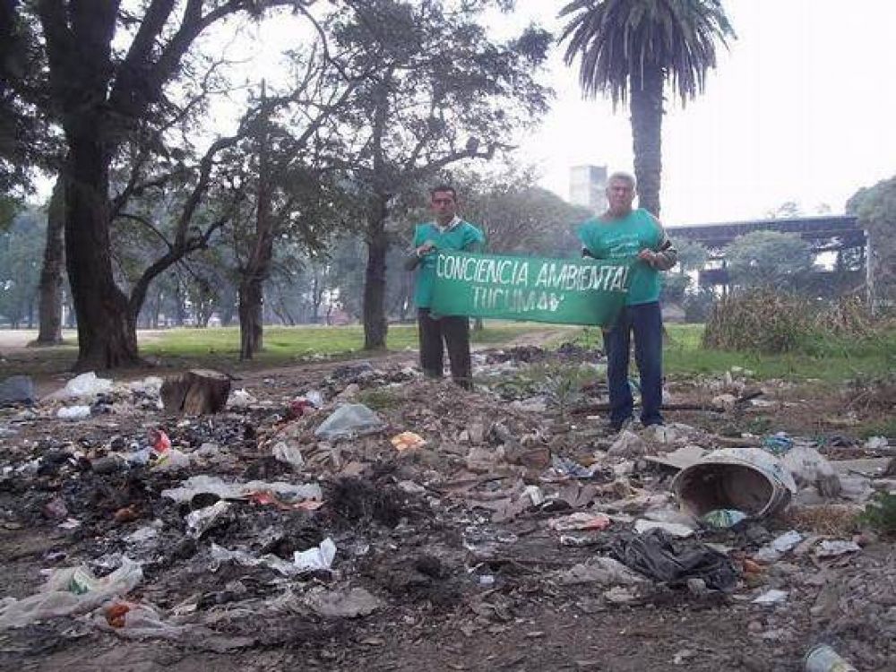 Denuncian basurales en el Parque 9 de Julio