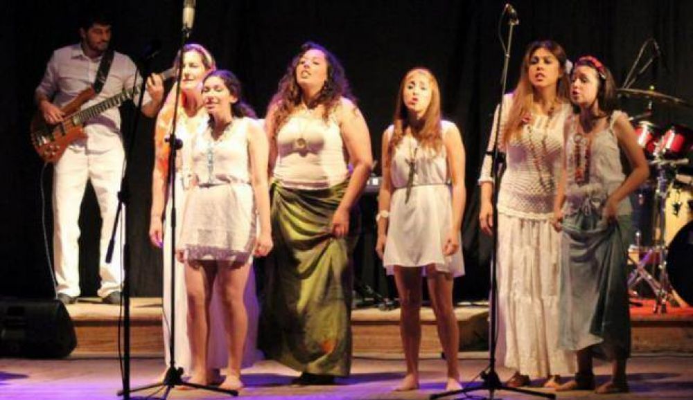 Realizaron show musical en el teatro 25 de Mayo