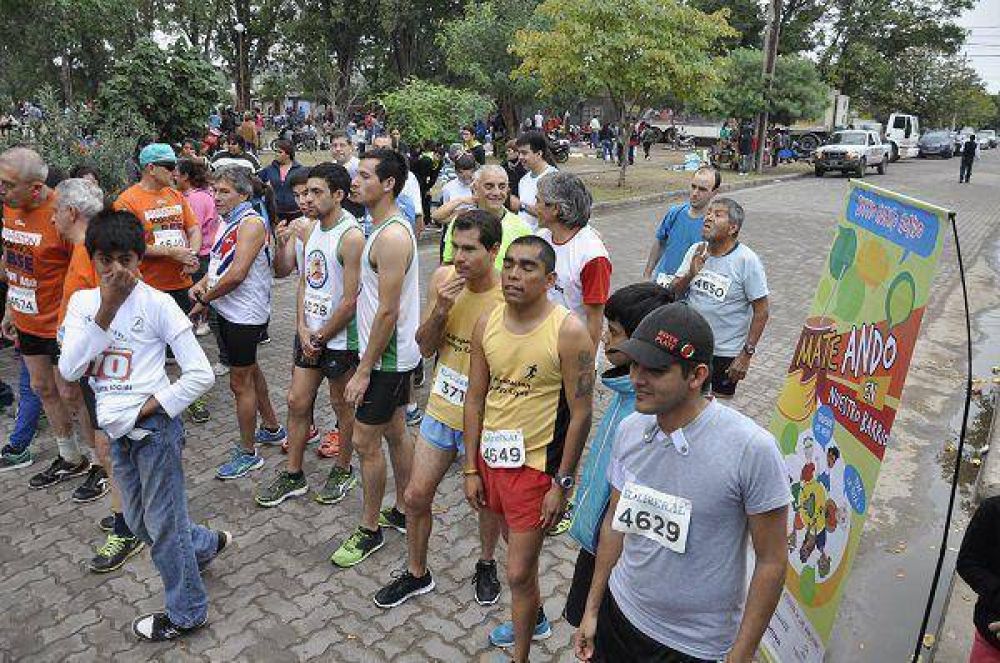 Exitosa marcha aer�bica Contra el uso indebido y el tr�fico il�cito de drogas