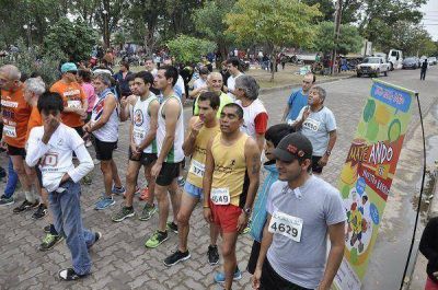 Exitosa marcha aer�bica Contra el uso indebido y el tr�fico il�cito de drogas