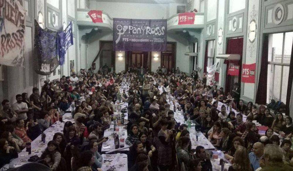 Myriam Bregman en un acto con 1500 mujeres