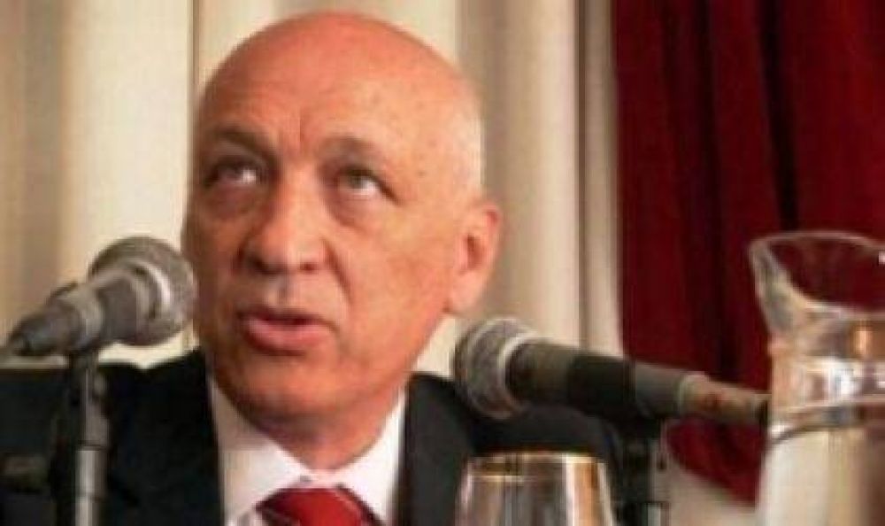 Bonfatti: "Quien cuenta peras con manzanas se equivoca".