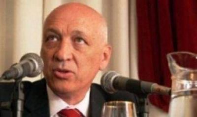 Bonfatti: "Quien cuenta peras con manzanas se equivoca".