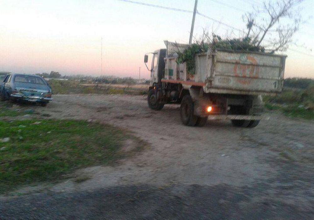La farsa del reciclado de residuos: Siguen tirando basura en la cantera de Hern�ndez