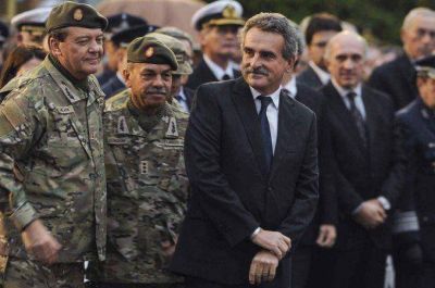 Cundom asumi� al frente del Ej�rcito y Milani defendi� su gesti�n