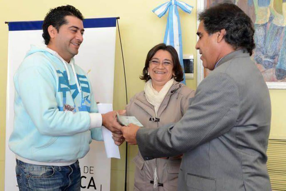 Luc�a entreg� m�s subsidios a emprendedores independientes