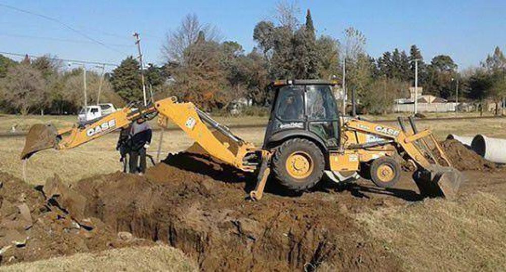 Instalaron tubos de desag�es en Rold�n